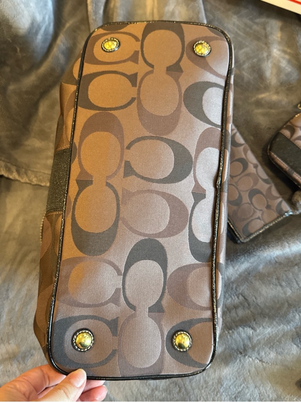 Coach Brown Tote w/ Matching Wristlet **Added wallet wristlet clean!* - Picture 5 of 9
